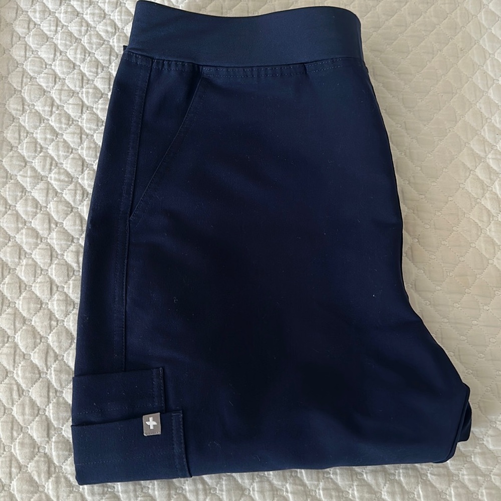 New without tags men’s Figs scrubs